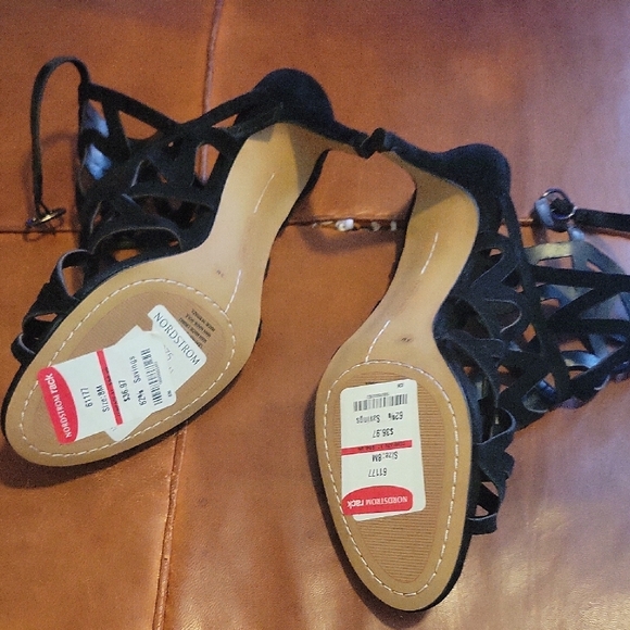 Vince Camuto Strappy Heeled Sandals    Size 8 - Picture 3 of 6